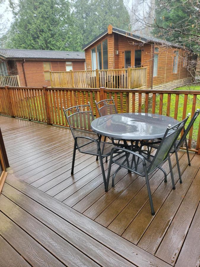 Cheerful 3 Bedroom Lodge At White Cross Bay Уиндермир Экстерьер фото