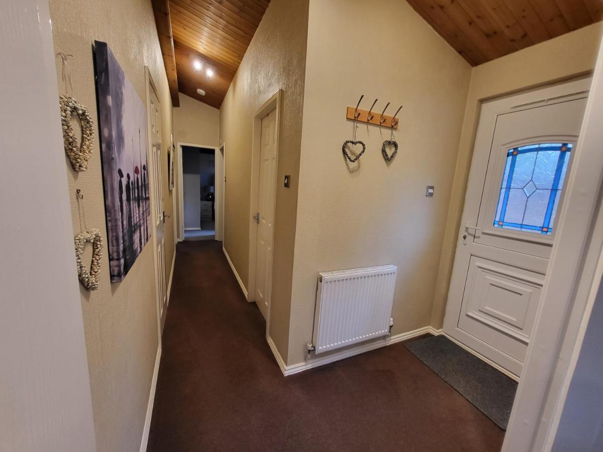 Cheerful 3 Bedroom Lodge At White Cross Bay Уиндермир Экстерьер фото