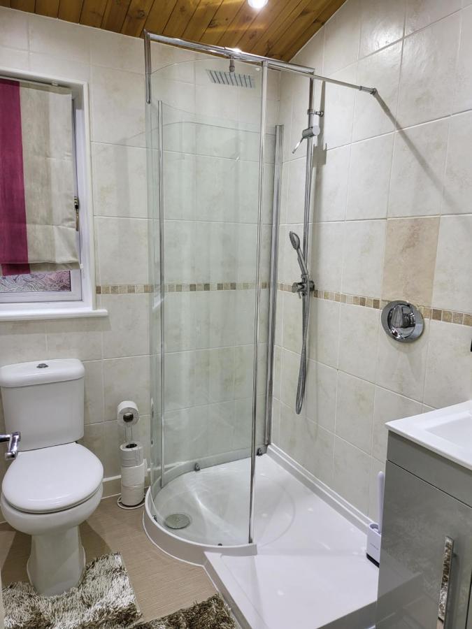 Cheerful 3 Bedroom Lodge At White Cross Bay Уиндермир Экстерьер фото