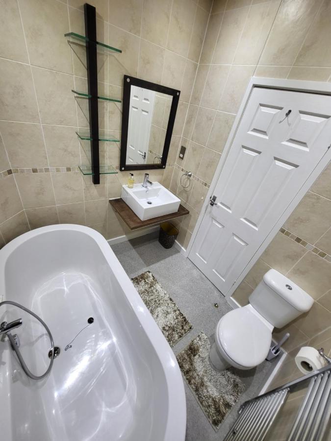 Cheerful 3 Bedroom Lodge At White Cross Bay Уиндермир Экстерьер фото