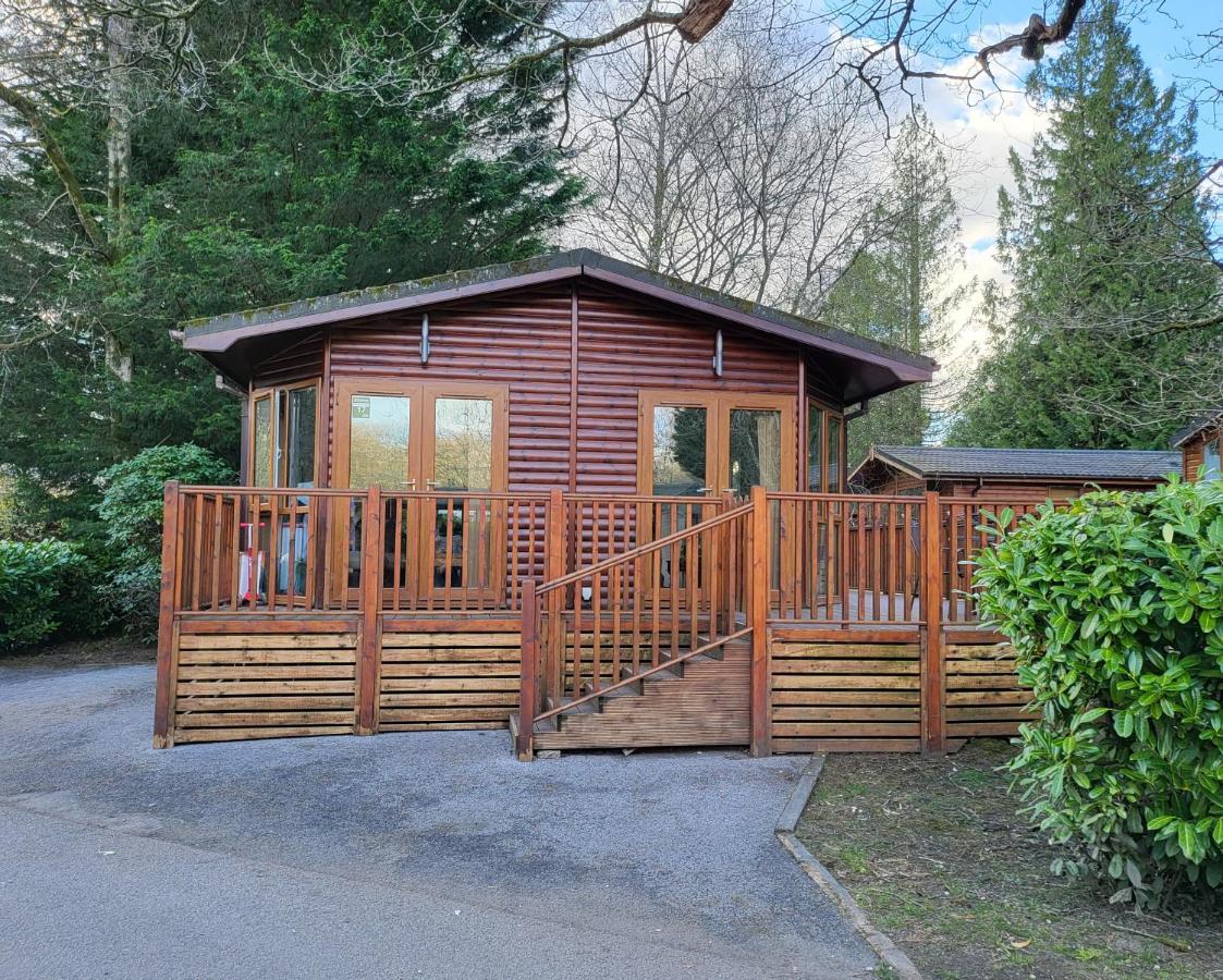 Cheerful 3 Bedroom Lodge At White Cross Bay Уиндермир Экстерьер фото