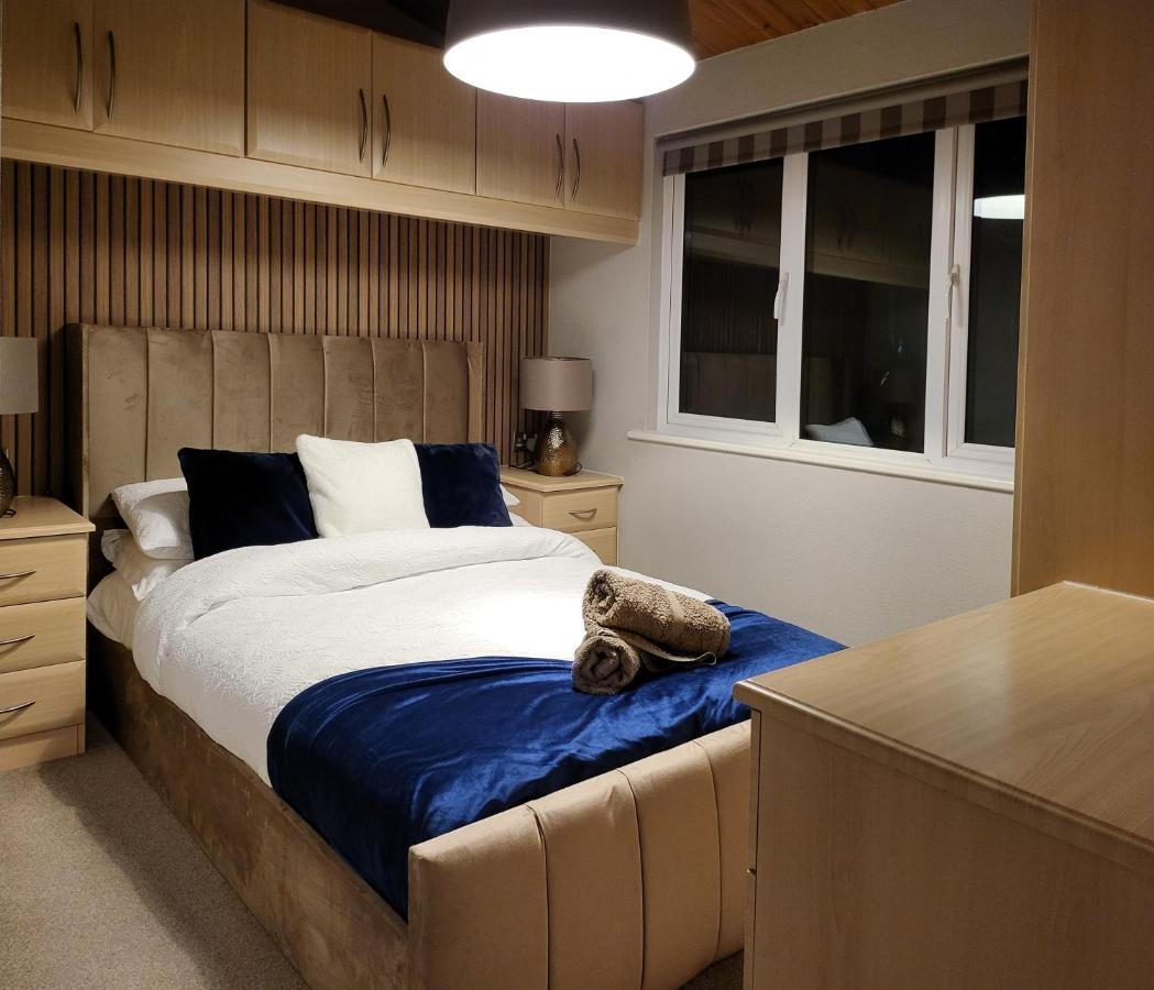 Cheerful 3 Bedroom Lodge At White Cross Bay Уиндермир Экстерьер фото