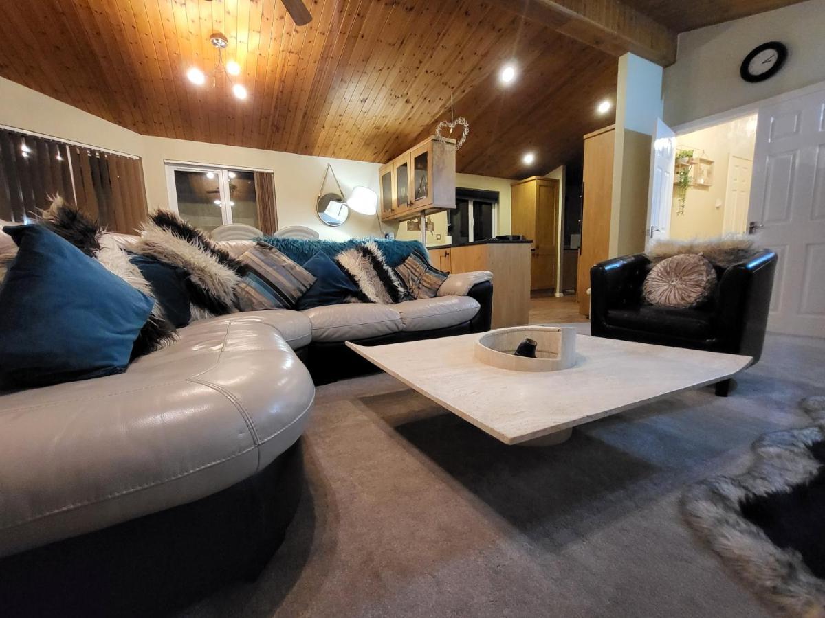 Cheerful 3 Bedroom Lodge At White Cross Bay Уиндермир Экстерьер фото